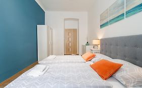 Riverside Cr Apartment